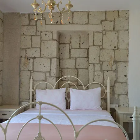 Fehmi Bey فندق ألاتشاتي