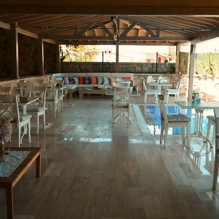 Fehmi Bey فندق ألاتشاتي