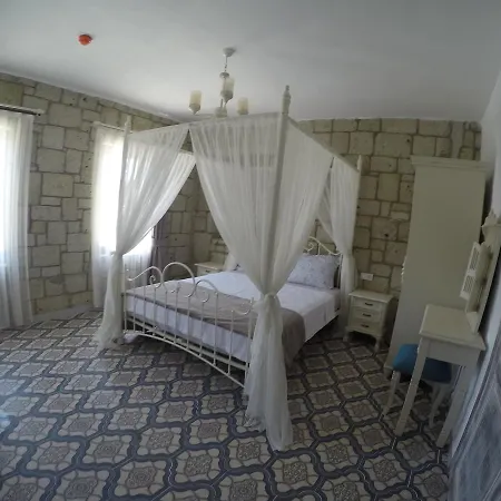 Fehmi Bey فندق ألاتشاتي