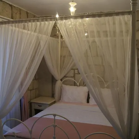 فندق Fehmi Bey ألاتشاتي